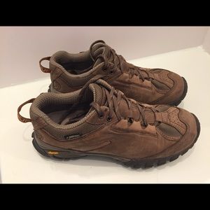 VASQUE WOMEN'S WATERPROOF HIKING SHOE MANTRA 8.5